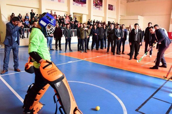 İpekyolu Belediyesi’nden Hokey Takımlarımıza Destek G1