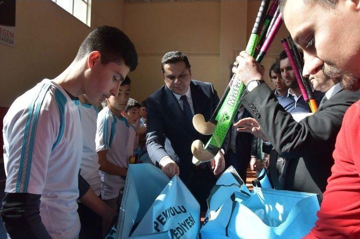 İpekyolu Belediyesi’nden Hokey Takımlarımıza Destek G2