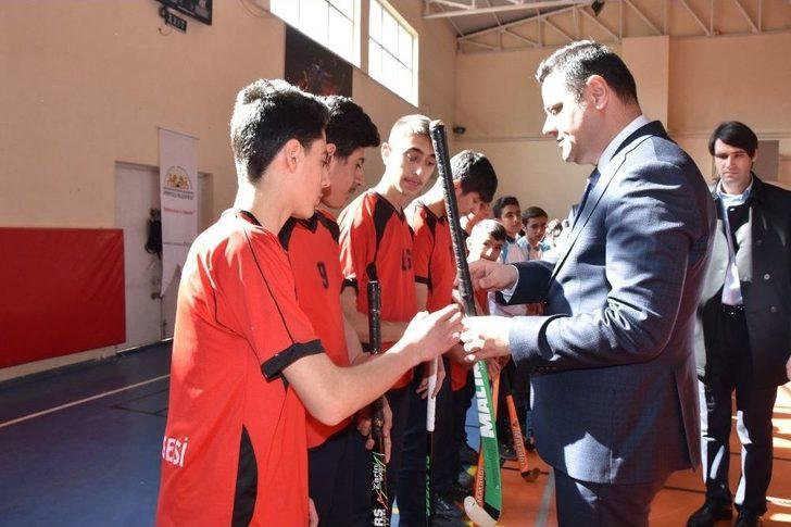 İpekyolu Belediyesi’nden Hokey Takımlarımıza Destek G4