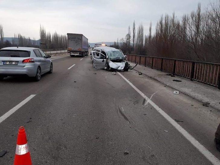 Afyonkarahisar’da Trafik Kazası: 2 Yaralı G1