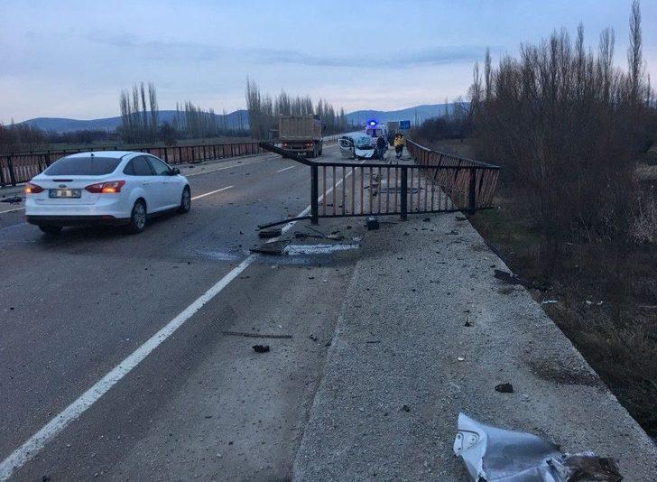 Afyonkarahisar’da Trafik Kazası: 2 Yaralı G3