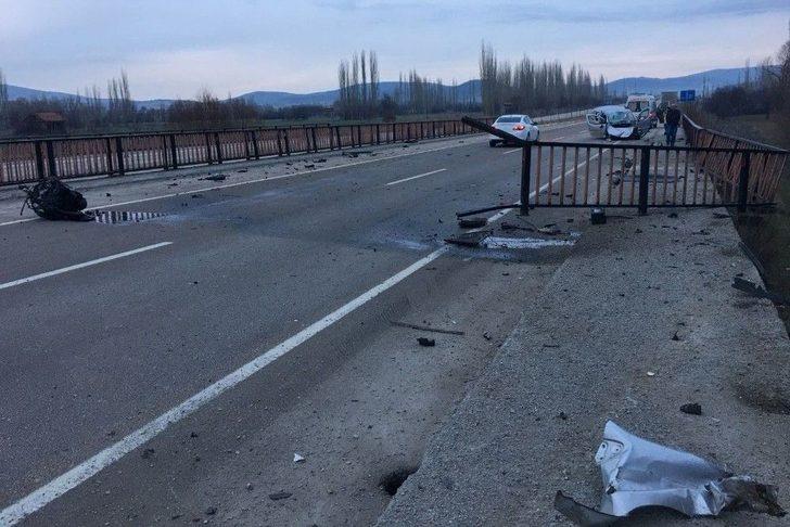 Afyonkarahisar’da Trafik Kazası: 2 Yaralı G4