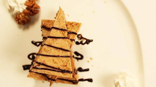 Tatlı Krizine Girenler İçin: Yer Fıstıklı Pişmeyen Kek