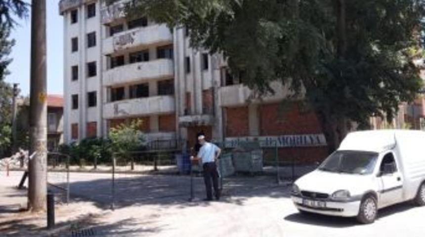 Depremden Bu Yana Yakılması Bekleniyordu