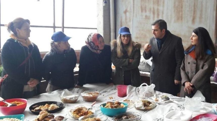 Başkan C&uuml;neyt Yemenici Eşi İle Kermese Katıldı