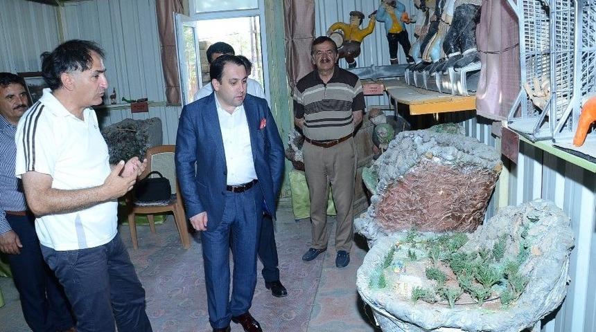 Emekli &Ouml;ğretmenin Yaptığı Minyat&uuml;rlere Yoğun İlgi