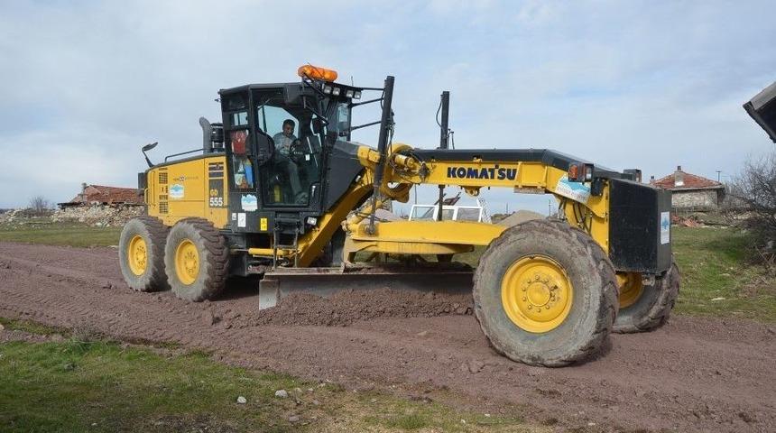 Seyitgazi Belediyesi Stabilize Yol &Ccedil;alışmaları Devam Ediyor