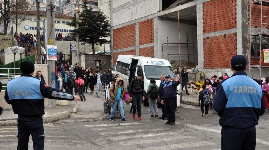 Zabıta Ekiplerinden Okul &Ouml;nlerinde Uygulama