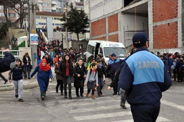 Zabıta Ekiplerinden Okul Önlerinde Uygulama