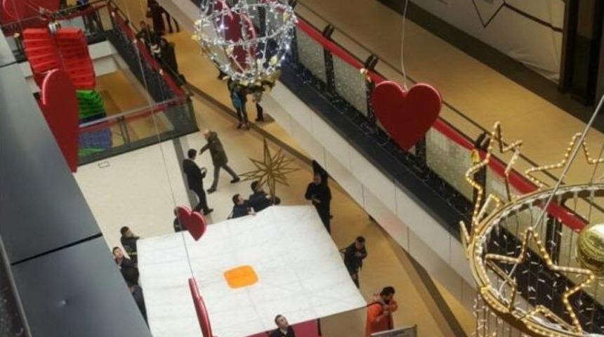 Kredi Kartı Borcu Y&uuml;z&uuml;nden Avm&rsquo;de Korku Dolu Anlar Yaşattı