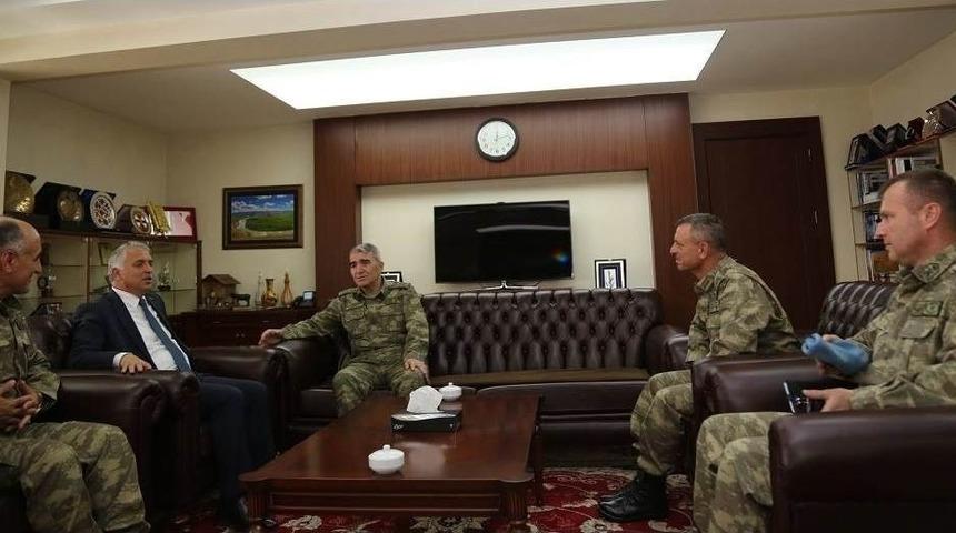 Askeri Erkandan Vali Yıldırım&rsquo;a Taziye Ziyareti