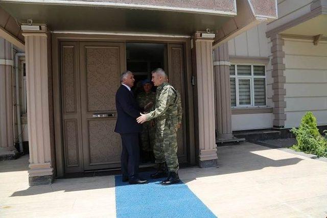 Askeri Erkandan Vali Yıldırım&rsquo;a Taziye Ziyareti 2