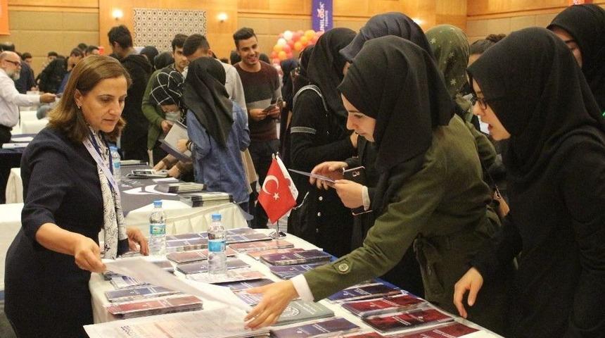 Anadolu &Uuml;niversitesinin Standına Yoğun İlgi