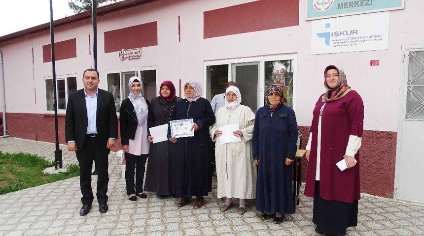 Hisarcık&rsquo;ta 77 Kişi &rsquo;okur-yazar&rsquo; Oldu