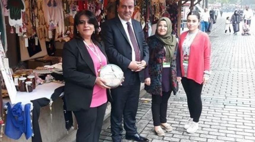 Başkan U&ccedil;ar, &lsquo;doğu&rsquo;dan İstanbul&rsquo;a Kadın Eli&rsquo; Sergisini Ziyaret Etti