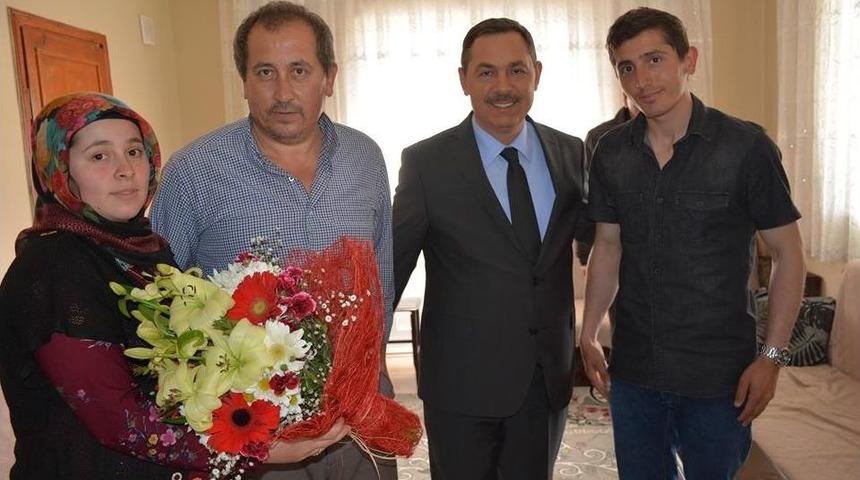 Başkan Uysal, Gazi Serkan Arık&rsquo;ı Ziyaret Etti