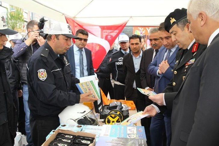 Van’da ‘karayolu Güvenliği Ve Trafik Haftası’ Kutlaması G1