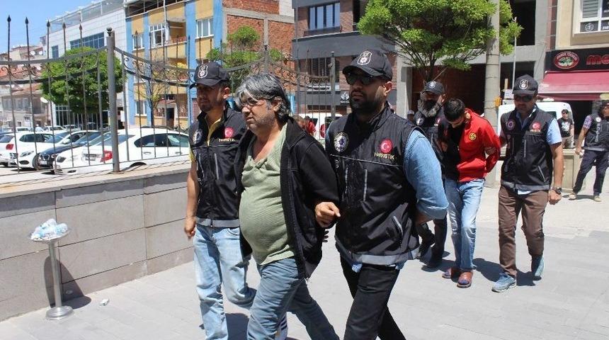 Uyuşturucu Satıcısı 3 Kişi Adliyede