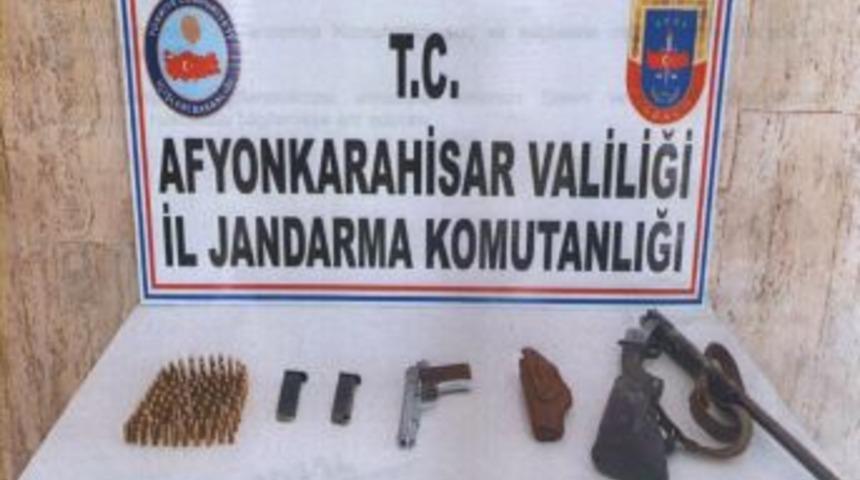 Jandarma Aramasında Ruhsatsız Tabanca Ve Av T&uuml;feği Ele Ge&ccedil;irildi