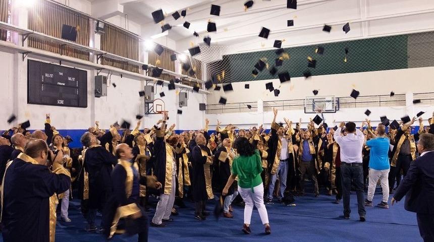 23 Yıl Sonra Mezuniyet T&ouml;reni