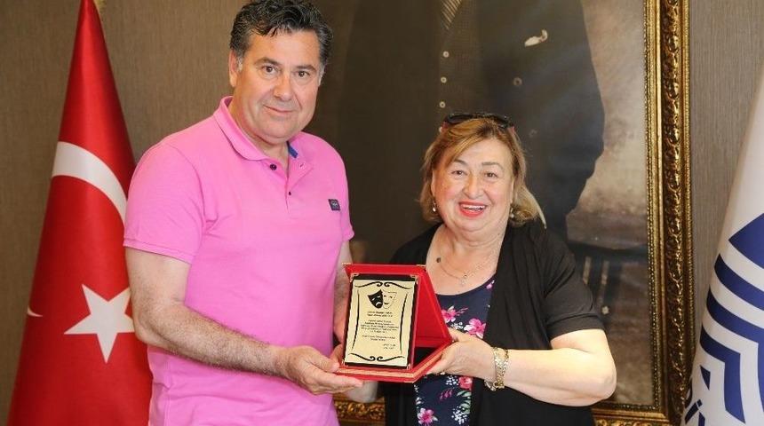 Ünlü Tiyatroculardan Başkan Kocadon’a Ziyaret