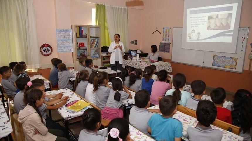 İlkokul &Ouml;ğrencilerine Diş Sağlığı Eğitimi