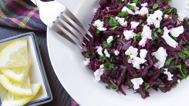 Keçipeynirli Mor Salata