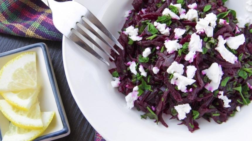 Keçipeynirli Mor Salata