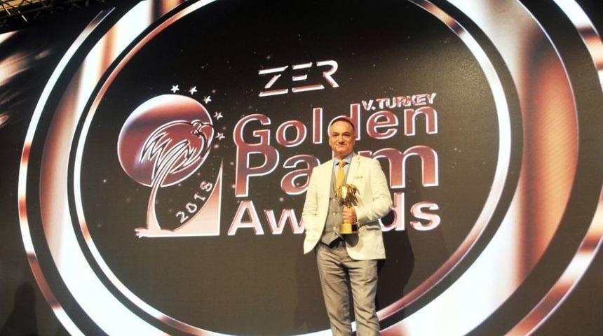 "yılın Tıp Adamı &Ouml;d&uuml;l&uuml;" Op. Dr. Erdal C&uuml;c&uuml;k&rsquo;e