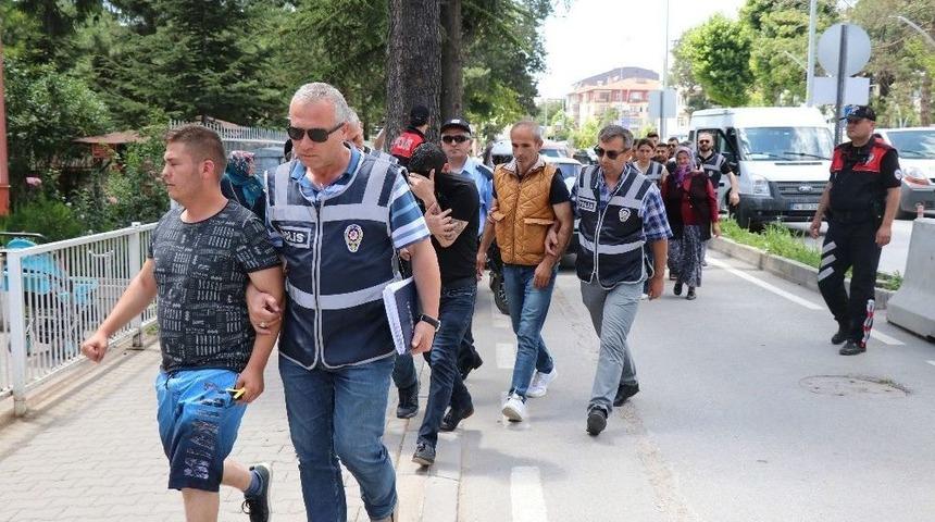 Bolu&rsquo;da &Ccedil;eşitli Su&ccedil;lardan Aranan 3 Kişi Tutuklandı