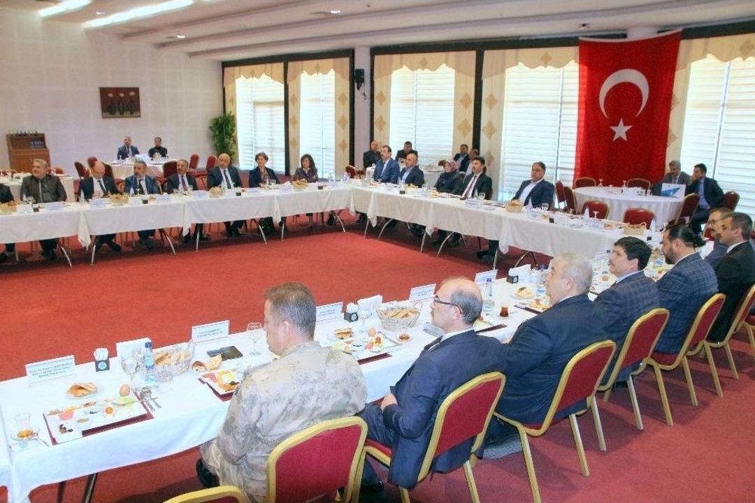 Rekt&ouml;rler Zeytin Dalı Harekatına Destek İ&ccedil;in &Uuml;niversitede