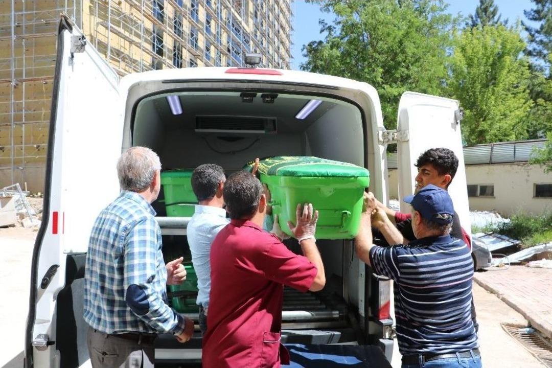 Sivas&rsquo;ta Cenazeler Yakınlarına Teslim Edildi