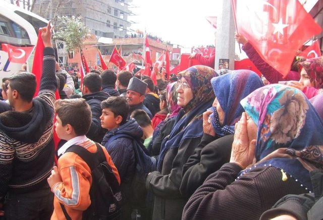 Afrin’e Giden Komandolara Sevgi Gösterisi