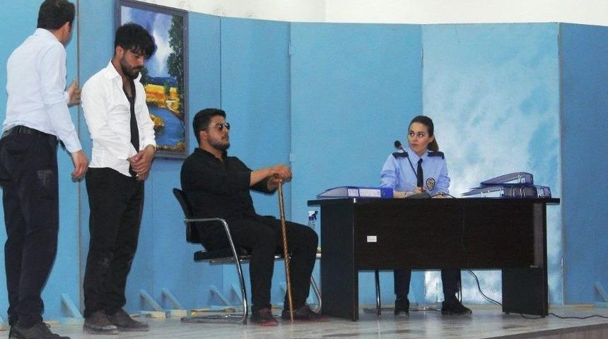 Erciş&rsquo;te Tiyatro G&ouml;sterisi