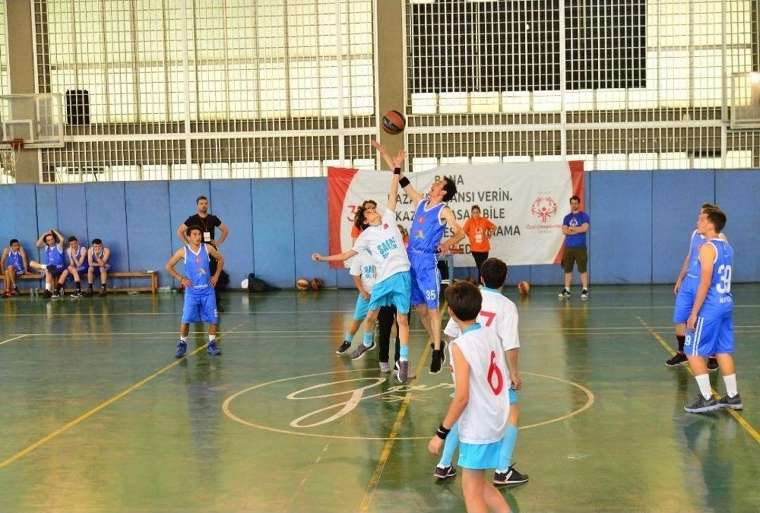 Beylikd&uuml;z&uuml;l&uuml; &Ouml;zel Sporculardan B&uuml;y&uuml;k Başarı