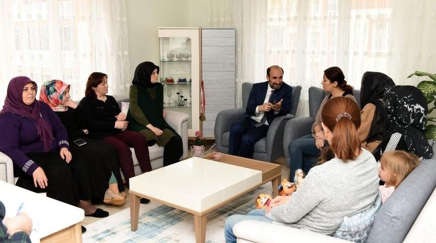 Edebali Yıldırım&rsquo;ı Kapı Kapı Dolaşıyor