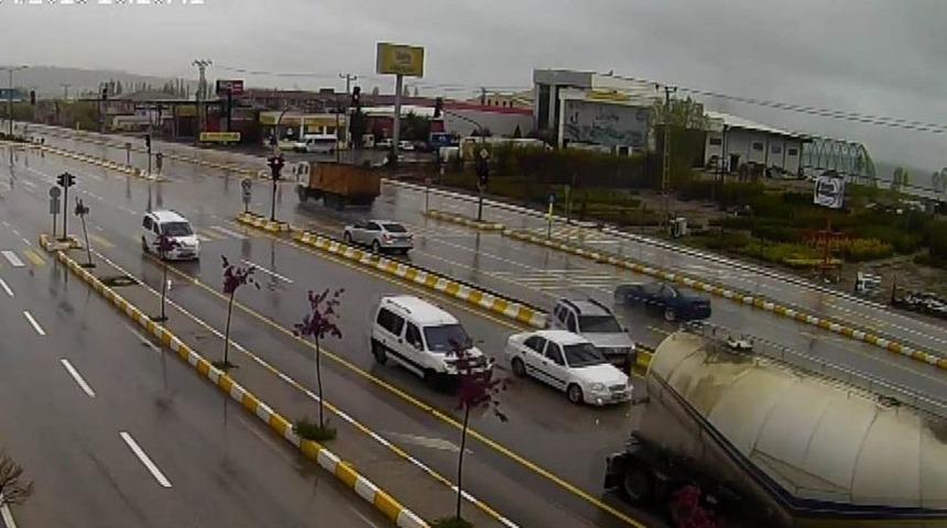 Van, Bitlis Ve Muş&rsquo;ta Trafik Kazaları Kameralara Yansıdı