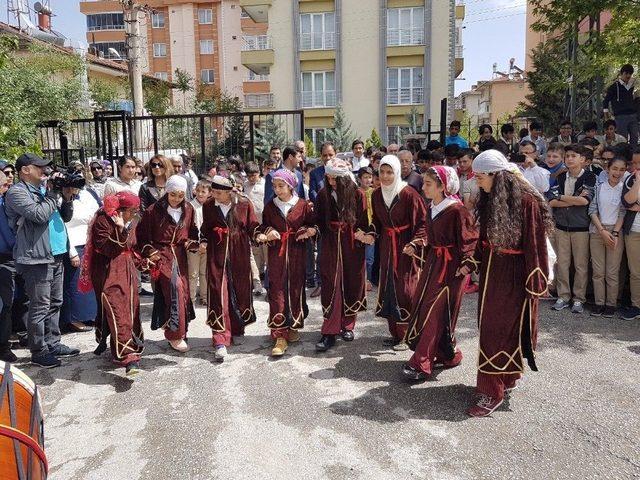 Öğrencilerden Yıl Sonu Sergisi