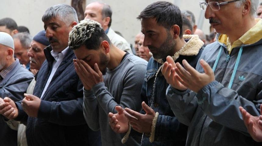 E.y. Malatyaspor&rsquo;un Başarılı Futbolcusu Murat Yıldırım&rsquo;ın Annesi Son Yolculuğuna Uğurlandı