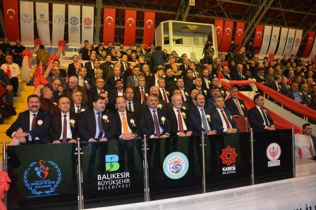Başpehlivanlar Şehitler İ&ccedil;in Kol Bağladı