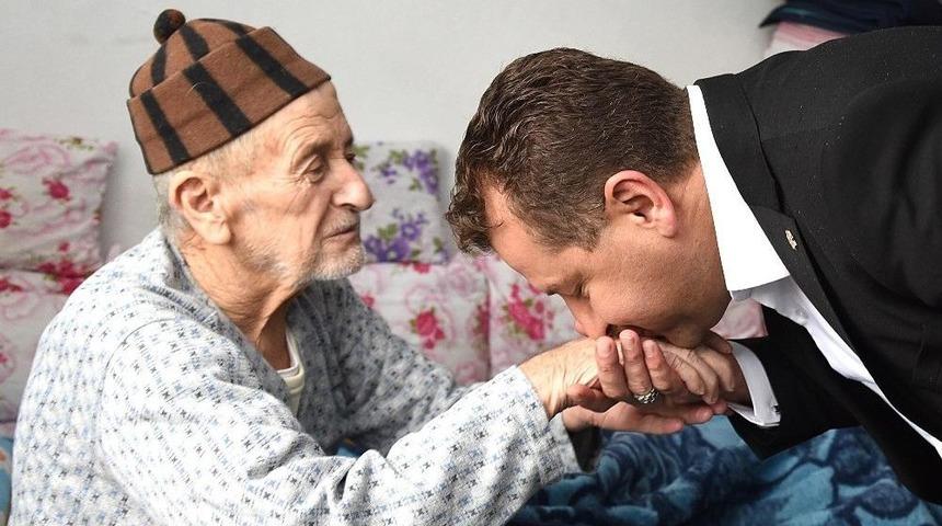 Başkan Yılmaz&rsquo;dan, Yaşlı Amcaya S&uuml;rpriz Ziyaret Etti