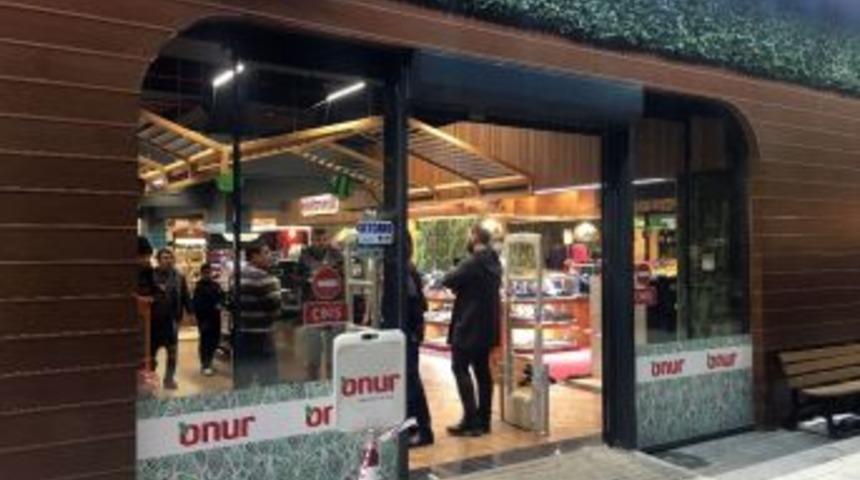 Bağcılar&rsquo;da Maskeli Silahlı Kuyumcu Soygunu