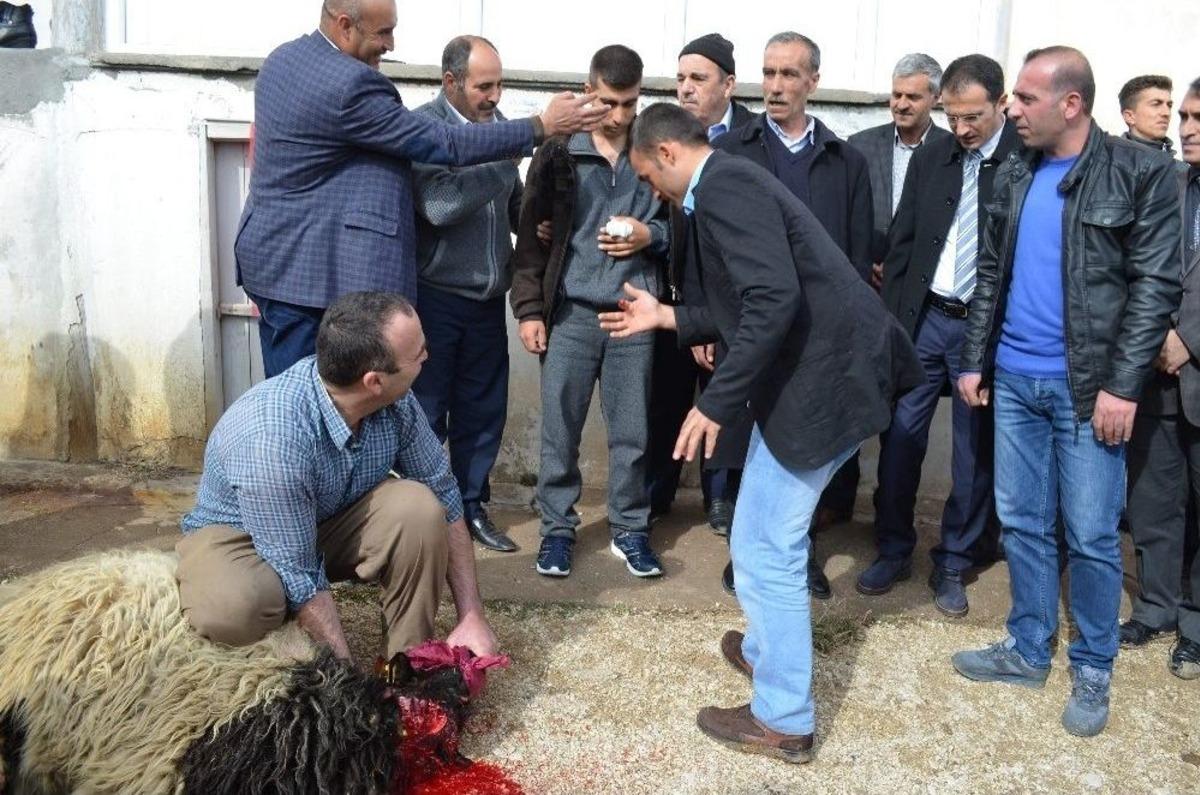 Adilcevaz Afrin Gazisini Bağrına Bastı