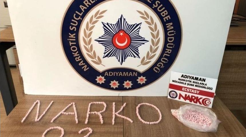 Polisin Uyuşturucuyla M&uuml;cadelesi S&uuml;r&uuml;yor