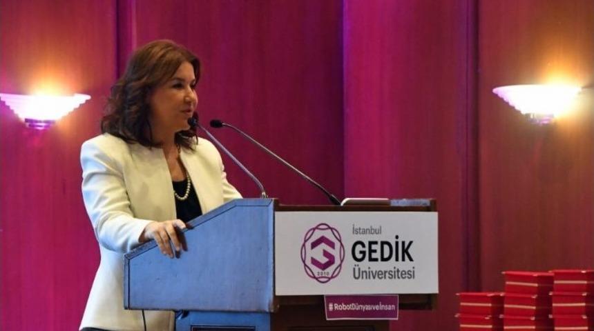&lsquo;robot D&uuml;nyası Ve İnsan&rsquo; Konulu Konferans D&uuml;zenlendi