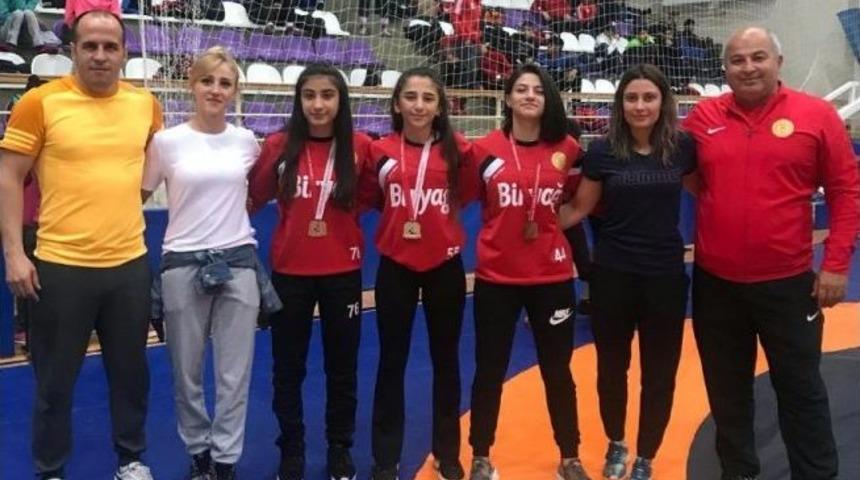 Trakya Birlik Spor Kul&uuml;b&uuml; Minik Bayanlardan B&uuml;y&uuml;k Başarı