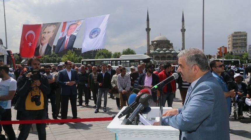 Başkan &Ccedil;elik, Şehir Hastanesi&rsquo;ne Ulaşımı Sağlayacak Yeni Hatlar Ve Bu Hatlarda &Ccedil;alışacak Yeni Nesil Otob&uuml;sleri Tanıttı