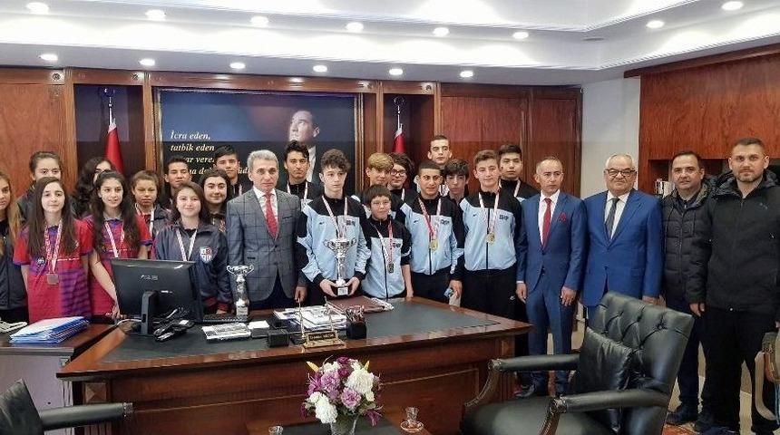 Madalya Avcılarına Kaymakamdan Destek