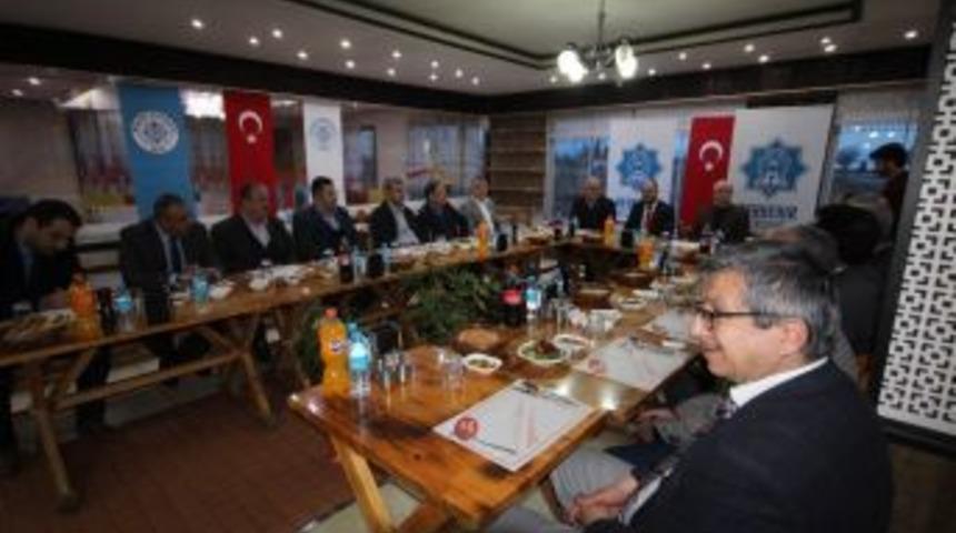 Beyşehir Belediyesinden 11 Dış Mahalleye D&uuml;ğ&uuml;n Salonu