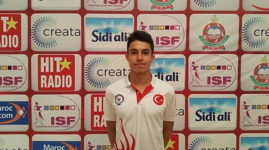 Denizlili Y&uuml;z&uuml;c&uuml; Fas&rsquo;tan Bronz Madalya İle D&ouml;nd&uuml;